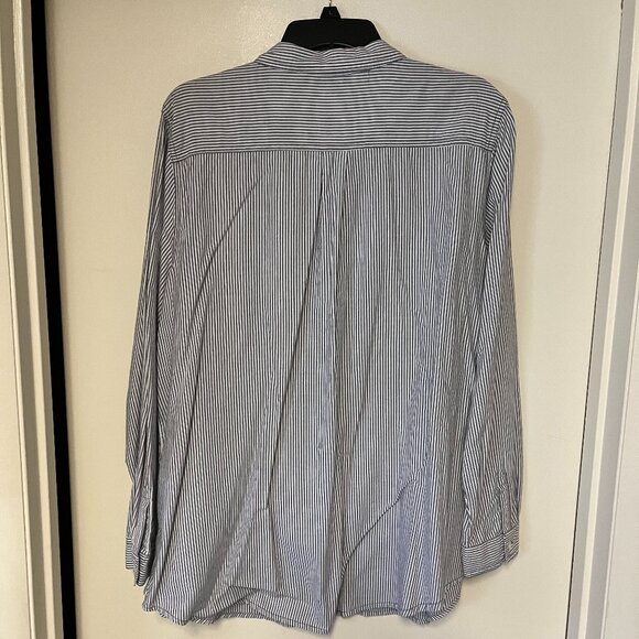 Old Navy Long Sleeve Gray and White Button Down Blouse, Size XXL - Picture 2 of 2